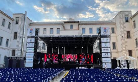 Festival del Cabaret  di Martina Franca  dal 23 al 25 agosto grandi comici e  conduzione tutta al femminile torna Debora Villa