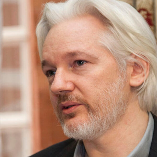 Julian Assange premiato al Festival Giornalisti del Mediterraneo di Otranto