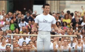 Ballo in bianco a Milano con Roberto Bolle e duemila ballerine