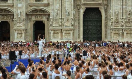 Ballo in bianco a Milano con Roberto Bolle e duemila ballerine