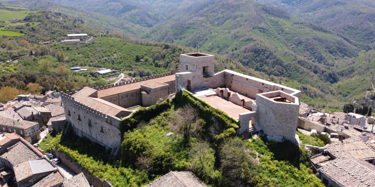 Montalbano vi aspetta. Il borgo medievale siciliano pronto alla ripartenza