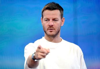 Cattelan parte domani con il nuovo show: “Fedez? Spero si riprenda al meglio”