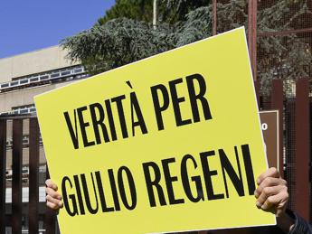 Giulio Regeni, “sul suo corpo segni evidenti di torture”