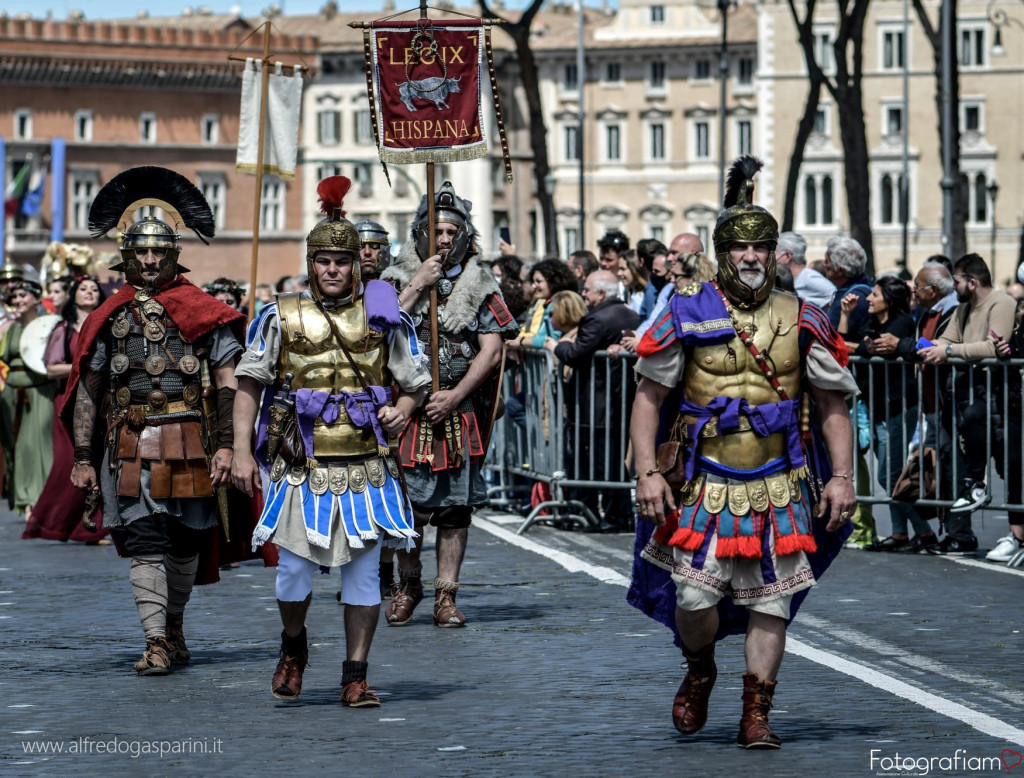 L'eredità di Cesare e la conquista del tempo » Zètema