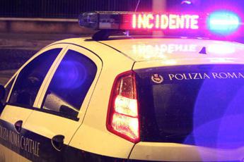 Incidente a Roma, scontro tra moto e bici sulla Prenestina: morto 42enne