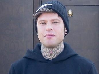 Fedez, allarme enzimi pancreatici: “Introvabili, contatterò l’Aifa”