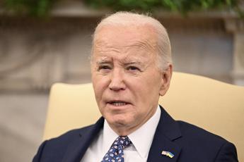 Biden frena su auto elettriche: “Cina potrebbe usarle per spiarci”