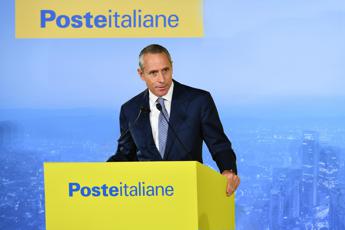 Poste: nel 2023 utile netto +22,1% a 1,9 miliardi, ricavi +5,4% a 12 miliardi