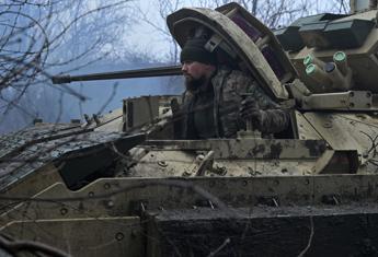 Ucraina, Russia prepara spallata a sud. Zelensky: “Dateci armi”