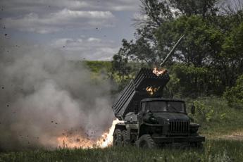 Ucraina, maxi attacco Russia su Kiev e Leopoli. Polonia: “Violato nostro spazio aereo”