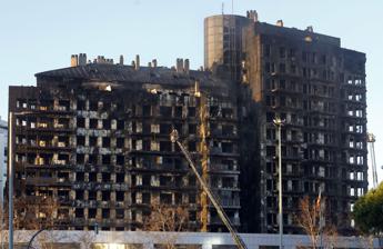 Valencia, maxi incendio in un condominio: almeno 4 morti e 20 dispersi