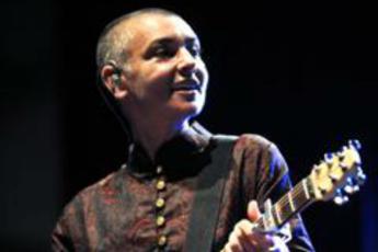 Gli eredi di Sinead O’Connor diffidano Trump: “Non usi Nothing Compares 2 U in comizi”