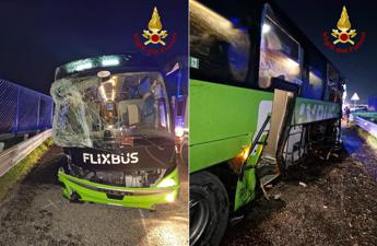 Incidente sull’A1, pullman Flixbus si schianta nella notte: 1 morto