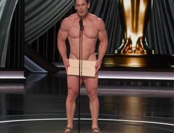 Oscar 2024, John Cena nudo sul palco