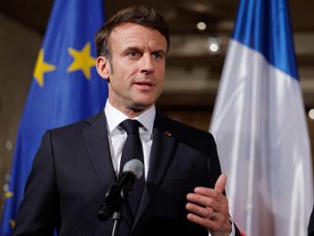 Ucraina, l’annuncio di Macron: “Non escludo l’invio di truppe francesi”