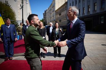 “Ucraina entrerà nella Nato”, la promessa di Stoltenberg a Zelensky