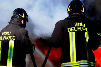 Vasto incendio a Vieste, boschi di nuovo in fiamme: canadair in azione