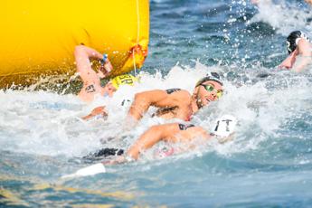 Coppa del Mondo di Nuoto in acque libere, il francese Olivier e la brasiliana Cunha vincono la 10 km a Golfo Aranci