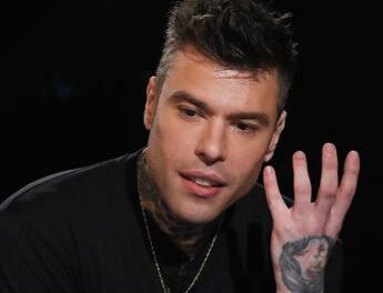 Fedez: “Sto bene, non sto morendo”