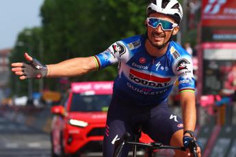 Giro d’Italia, Alaphilippe vince 12esima tappa e Pogacar sempre in rosa