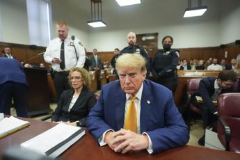 TOMORROW – Trump, processo al traguardo: oggi le arringhe in aula