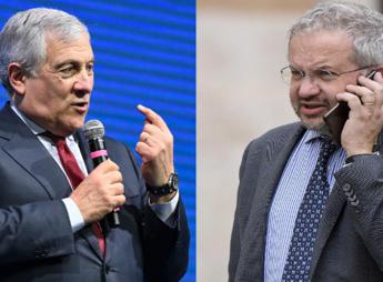 Tajani: “Qualche ignorante si prende gioco della bandiera Ue”. Borghi: “Può anche tenerla come coperta”