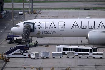 Turbolenza in volo scatena l’”inferno”, cosa è successo sul volo della Singapore Airlines