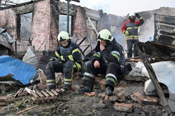 Ucraina-Russia, notte di attacchi a Kharkiv: “Abbattuti decine di droni”