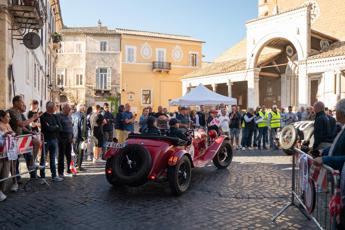 1000 Miglia, mattinata fra i borghi unici del centro Italia