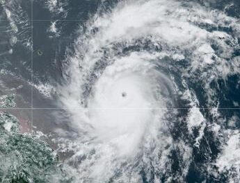 Beryl spaventa i Caraibi, mai uragano così forte a giugno