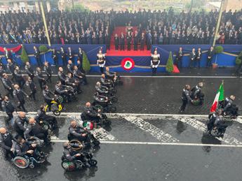 Festa della Repubblica, Mattarella ha reso omaggio all’Altare della Patria: ora la parata