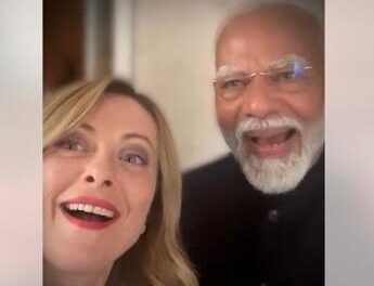 “Hello from the Melodi team”: la gag di Meloni e Modi al G7 – Video