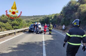 Incidente con la moto contro un camper, muore a 17 anni