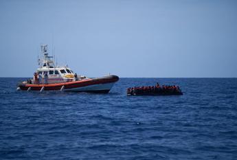 Migranti, nuova tragedia in mare: morti e dispersi nello Jonio e nel canale di Sicilia