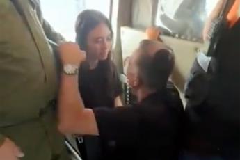 Noa Argamani liberata, chi è la studentessa israeliana rapita durante il rave – Video