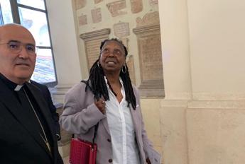 Sister Act in Vaticano, anche Whoopi Goldberg incontra il Papa: “Meraviglioso”