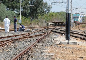 Travolti e uccisi da un treno, muoiono sul colpo un uomo e una donna