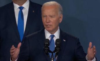 Biden e la gaffe: “Vi presento Putin”. Ma è Zelensky – Video