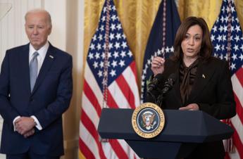 Biden, media: i dubbi su Harris, ecco perché ha rinviato il ritiro