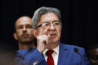 Elezioni Francia, sinistra davanti a Ensemble e Le Pen terza. Melenchon: “Tocca a noi governare”