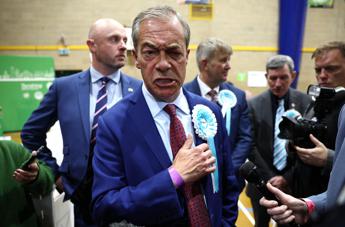 Elezioni Gb, Farage eletto per la prima volta: “Primo passo di qualcosa che vi stupirà”