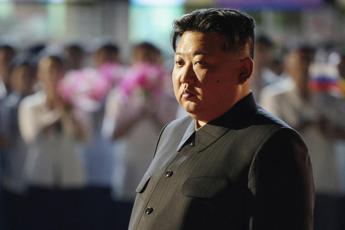 In Corea del Nord 250 nuovi lanciamissili, Kim: “Importanti attività militari al confine”