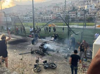 Israele, razzo di Hezbollah su campo da calcio: 10 morti. Katz: “Guerra totale”