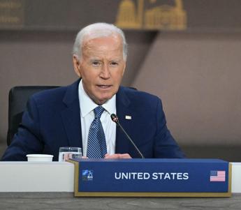 Nato, Biden: “Aumentare produzione armi, Russia corre”. Missili Usa in Germania