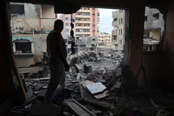 Raid Israele su Gaza, media: “Uccise almeno 27 persone”