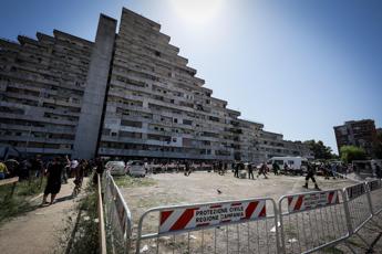 Scampia, terza vittima: è la mamma del primo morto nel crollo