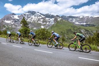 Tragedia al Giro d’Austria, muore il norvegese Drege dopo una caduta