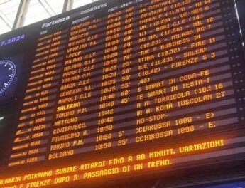 Treni caos, oggi ritardi per guasto: cambiano orari Alta Velocità e Intercity