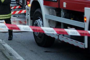 Incendio in una casa a Milano, morto carbonizzato un 70enne