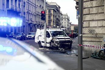 Incidente Milano, furgone travolge 4 persone: un morto. Conducente positivo all’alcol test